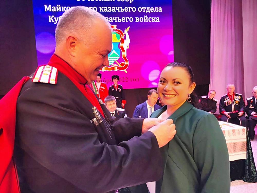 Хормейстер ансамбля "Казачата" Мединская Татьяна Петровна  награждена медалью  "За успехи в казачьем образовании". 