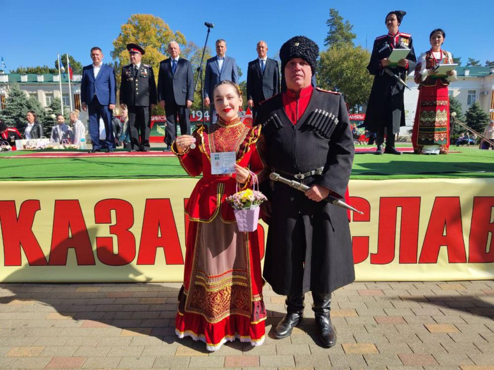 Руководитель народного вокального ансамбля «Долина» Нина Е
