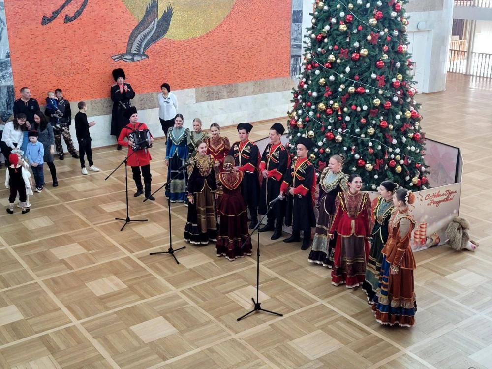 Все люди, ликуйте все Днесь-Днесь Христово Рождество!

7 января прав