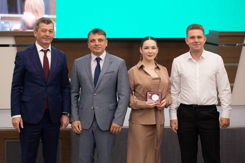 Поздравляем с наградой!
В Координационном центре Главы РА состоялось 