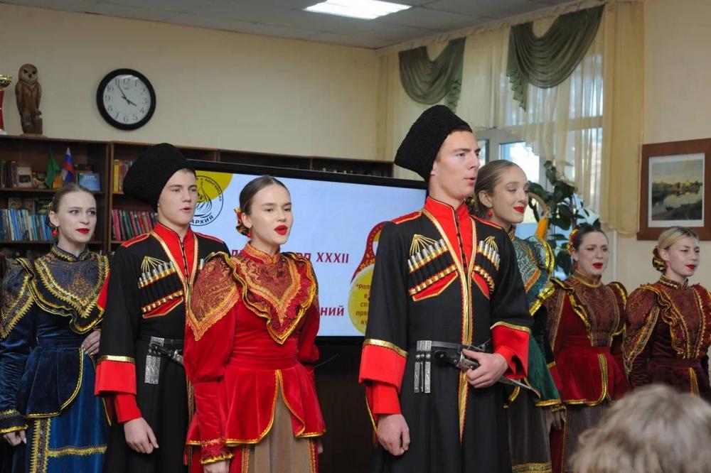 «XXXII Международные Рождественские образовательные чтения»

30 октября  2023 года Народный вокальный ансамбль «Долина» принял участие в открытии регионального этапа XXXII Международных Рождественских образовательных чтений на тему: «Православие и отечественная культура: потери и приобретения минувшего, образ будущего».

Артисты выступили в Центральной городской библиотеке по приглашению Майкопской и Адыгейской епархии Русской православной церкви, исполнив патриотические песни: П. Дымков «Едут по дороженьке наши казаки», песня линейных казаков «Оседлаю коня», А. Дармастук «Мудрой будь, моя Россия».
